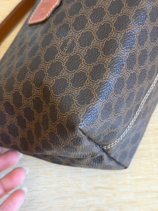 Celine Walker Pochette