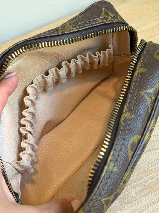 Louis Vuitton Trousse Toiletry 18