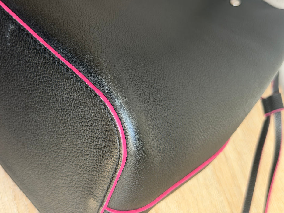 Louis Vuitton Lockme Bucket