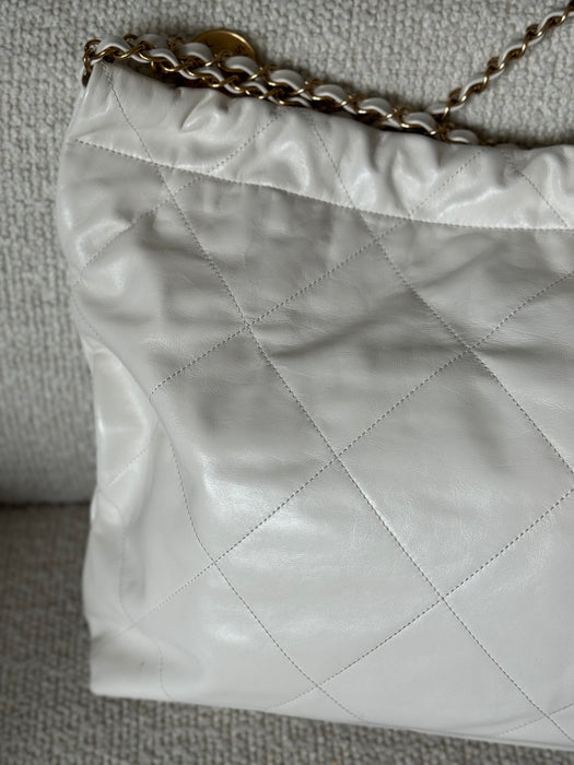 Chanel 22 White & Black