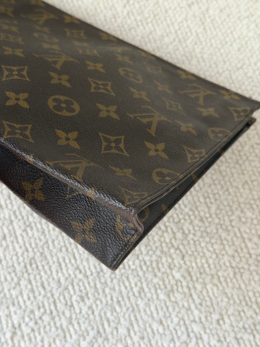 Louis Vuitton Toiletry 26