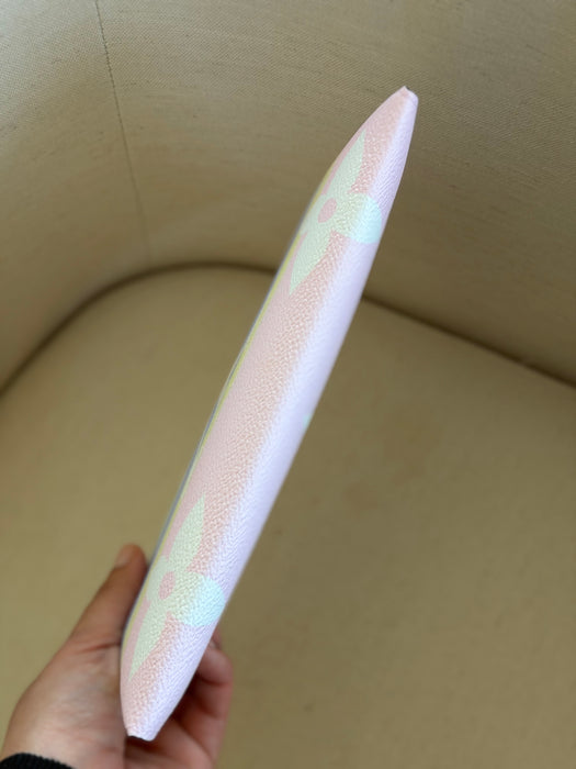 Louis Vuitton Escale Clutch