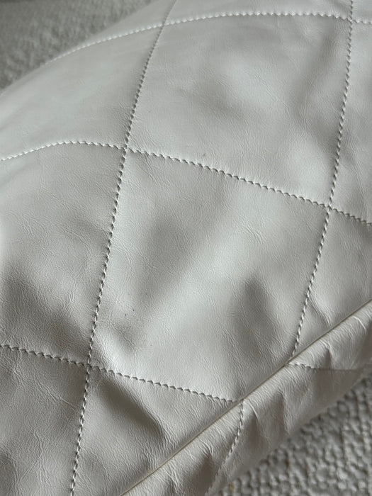 Chanel 22 White & Black