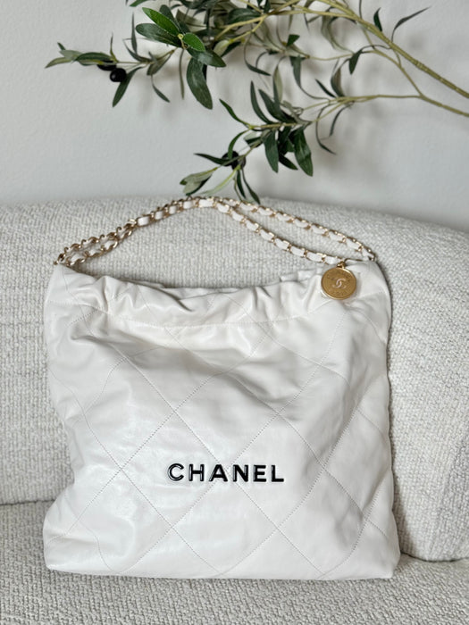 Chanel 22 White & Black