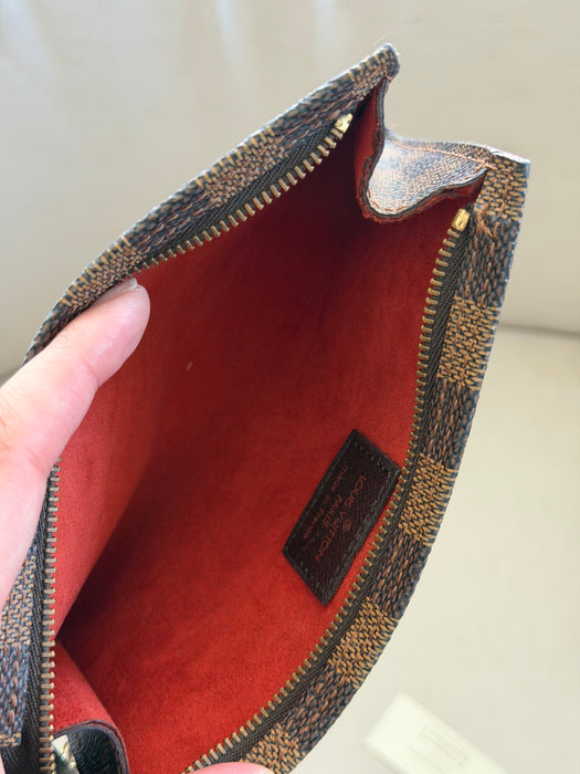 Louis Vuitton Bucket Damier Ebene Chain Pochette