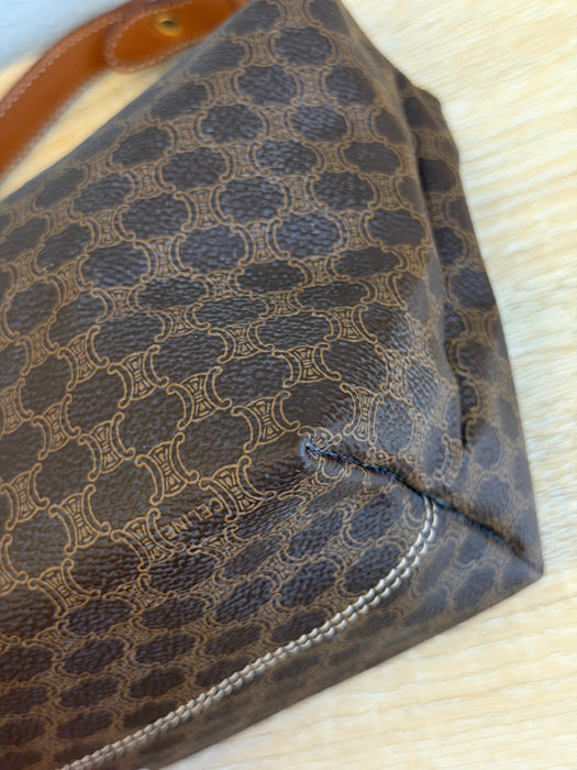 Celine Walker Pochette