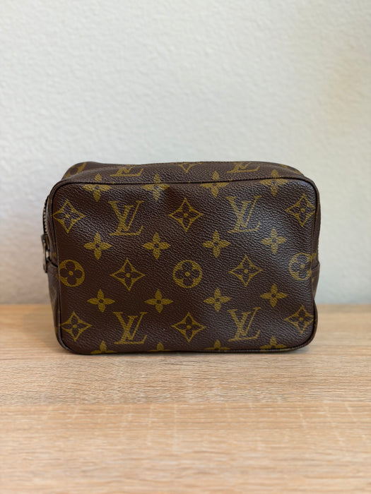 Louis Vuitton Trousse Toiletry 18