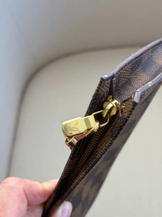 Louis Vuitton Bucket Damier Ebene Chain Pochette