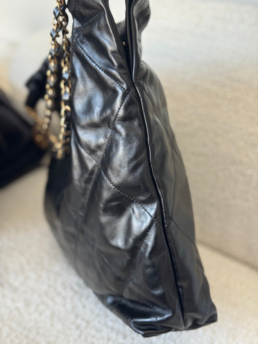 Chanel 22 Blk & Gold