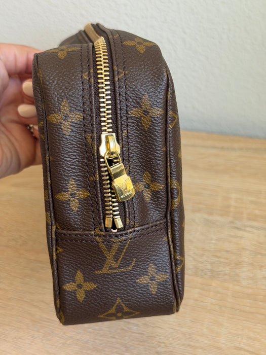 Louis Vuitton Trousse Toiletry 23