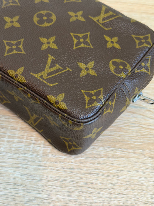 Louis Vuitton Trousse Toiletry 18