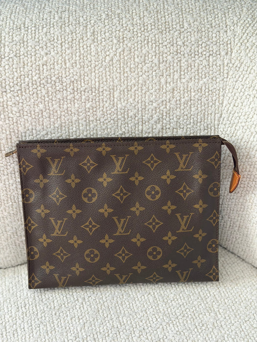 Louis Vuitton Toiletry 26