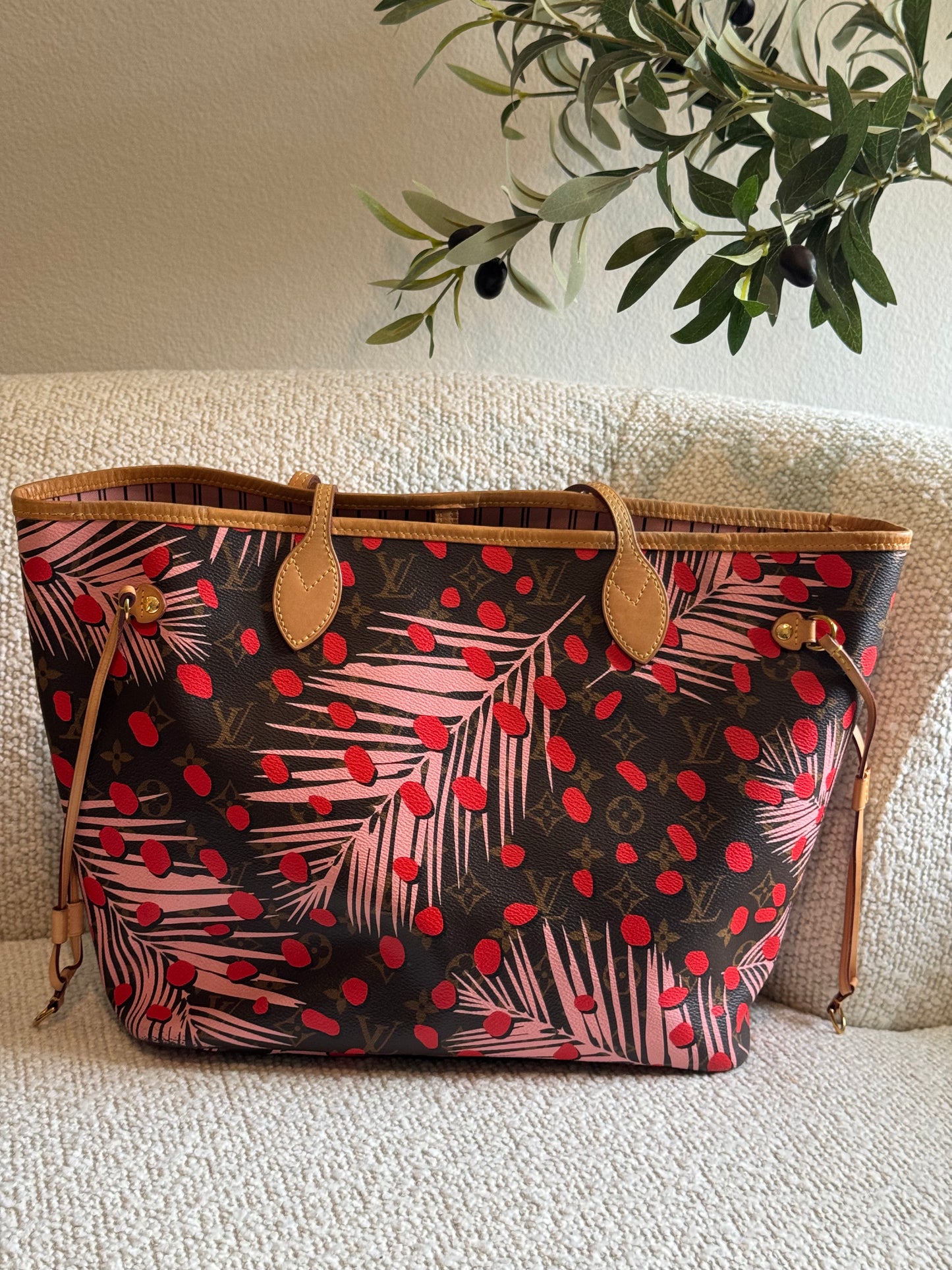 Louis Vuitton Neverfull MM: Limited Edition Sugar Pink Poppy