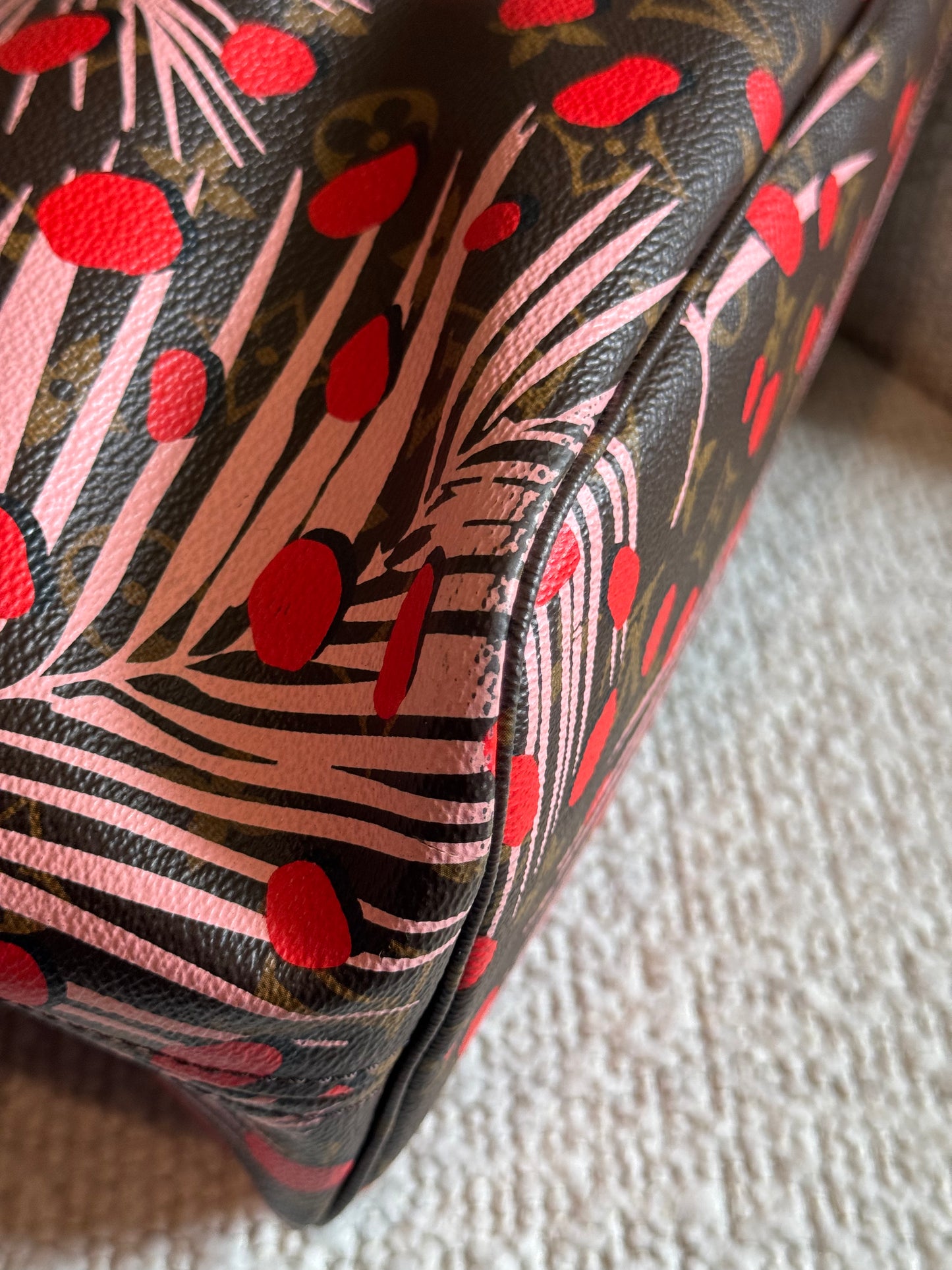 Louis Vuitton Neverfull MM: Limited Edition Sugar Pink Poppy